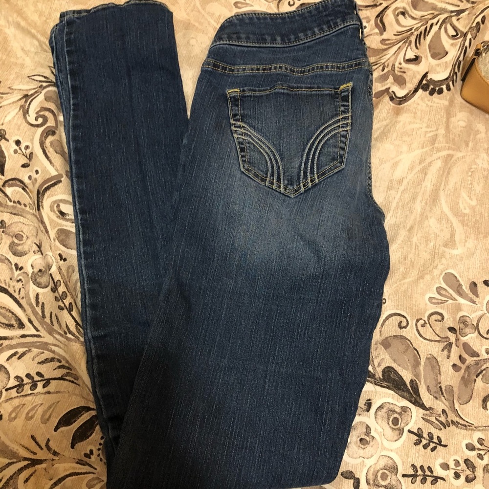HOLLISTER DARK WASH JEANS